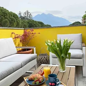 Lakeside View Apartment